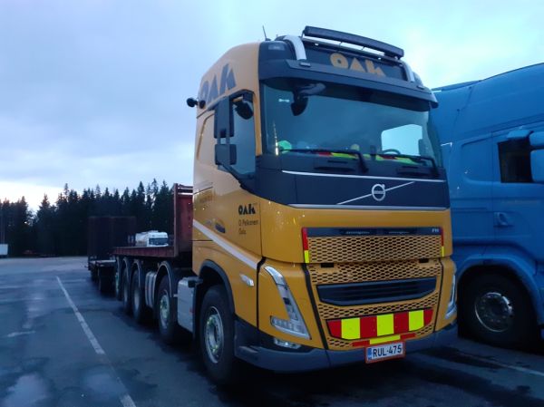 O Pelkosen Volvo FH540
Oulun Autokuljetuksen ajossa oleva O Pelkosen Volvo FH540 täysperävaunuyhdistelmä.

Avainsanat: OAK Pelkonen Volvo FH540 ABC Hirvaskangas