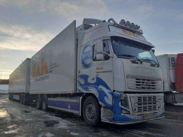 Kuljetus Paakkosen Volvo FH16
Oulun Autokuljetus Oy:n ajossa oleva Kuljetus Paakkonen Oy:n Volvo FH16 täysperävaunuyhdistelmä.  
Avainsanat: Paakkonen OAK Volvo FH16 Shell Hirvaskangas