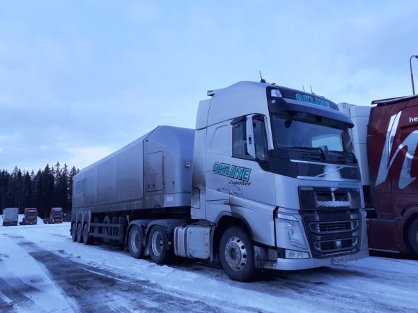 Oklinen Volvo FH460
Okline Oy:n Volvo FH460 puoliperävaunuyhdistelmä.

Avainsanat: Okline Volvo FH460 ABC Hirvaskangas