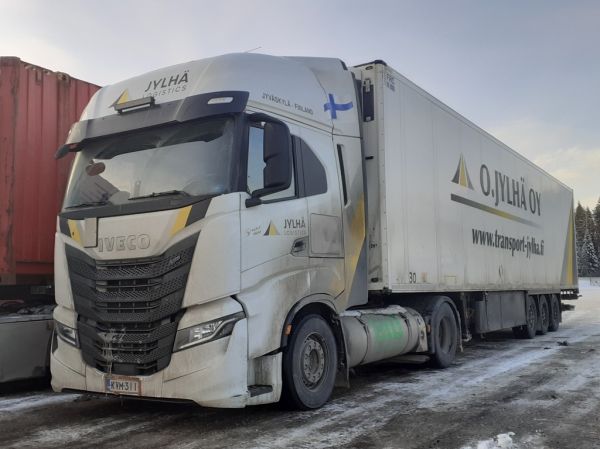 O Jylhän Iveco S-Way 460 NP
O Jylhä Oy:n Iveco S-Way 460 NP puoliperävaunuyhdistelmä.
Avainsanat: Jylhä Iveco S-Way 460 NPABC Hirvaskangas Kaasuauto