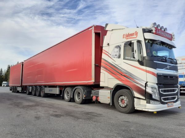 O Laihosen Volvo FH
O Laihonen Oy:n Volvo FH puoliperävaunu+vasikkayhdistelmä.
Avainsanat: Laihonen Volvo FH ABC Hirvaskangas