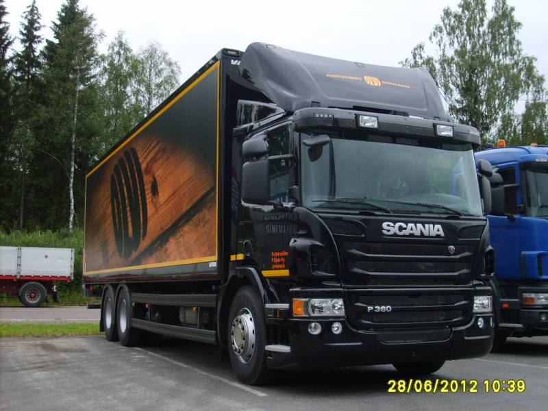 Kuljetusliike P Ojalan Scania P360 
Kuljetusliike P Ojala Ky:n Scania P360 jakeluauto.
Avainsanat: Ojala Scania P360 Olvi