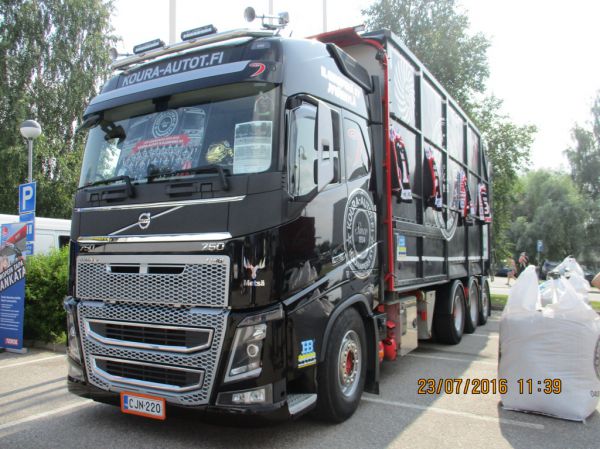 H Ojanperän Volvo FH16
H Ojanperä Ky:n Volvo FH16 koura-auto.
Avainsanat: Ojanperä Volvo FH16 Koura-autot Metsä Viitasaari16