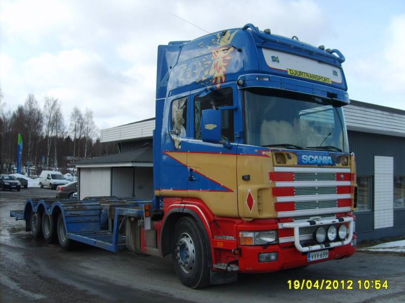 Metsäkoneurakoitsija A Olkkosen Scania R470
Metsäkoneurakoitsija A Olkkosen Scania R470 koneenkuljetusauto.
Avainsanat: Olkkonen Scania R470