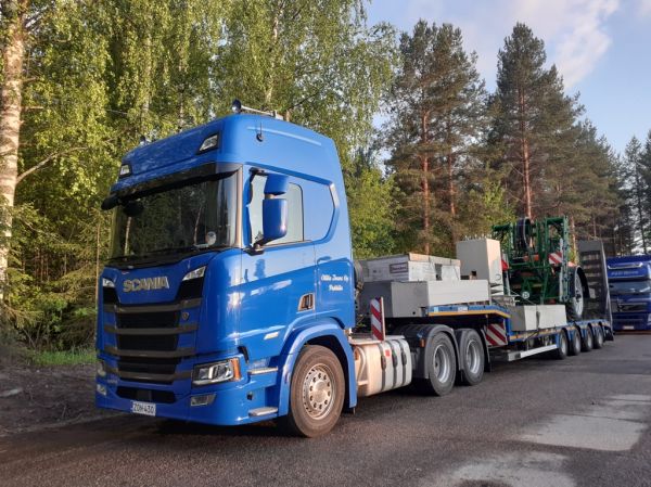 Ollila Transin Scania 500R
Ollila Trans Oy:n Scania 500R lavettiyhdistelmä.
Avainsanat: Ollila-Trans Scania 500R Shell Hirvaskangas Jukka