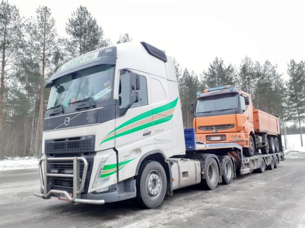 Osatorin Volvo FH500
Osatori Oy:n Volvo FH500 lavettiyhdistelmä.
Avainsanat: Osatori Volvo FH500 Shell Hirvaskangas