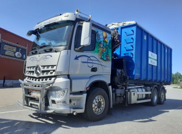 Klikkaa kuvaa nähdäksesi se täysikokoisena
==============
Östermalm Tradingin MB Actros
Östermalm Trading Ab Oy:n nosturilla varustettu MB Actros vaihtolava-auto.
Avainsanat: Östermalm-Trading MB Actros ABC Östermalm Tradingin MB Actros
Östermalm Trading Ab Oy:n nosturilla varustettu MB Actros vaihtolava-auto.
Avainsanat: Östermalm-Trading MB Actros ABC