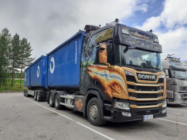 Klikkaa kuvaa nähdäksesi se täysikokoisena
==============
Öström Pro Transin Scania
Öström Pro Trans Oy:n Scania täysperävaunuyhdistelmä.
Avainsanat: Öström ÖPT Scania ST1 Hirvaskangas 11 Öström Pro Transin Scania
Öström Pro Trans Oy:n Scania täysperävaunuyhdistelmä.
Avainsanat: Öström ÖPT Scania ST1 Hirvaskangas 11