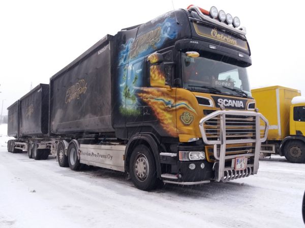 Öström Pro Transin Scania 
Öström Pro Trans Oy:n Scania täysperävaunuyhdistelmä. 
Avainsanat: Öström ÖPT Scania Shell Hirvaskangas 5