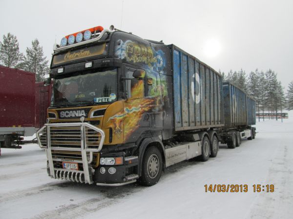 Öström Pro Transin Scania R620
Öström Pro Trans Oy:n Scania R620 vaihtolavayhdistelmä.
Avainsanat: Öström ÖPT Scania R620 Shell Hirvaskangas 15 Pete