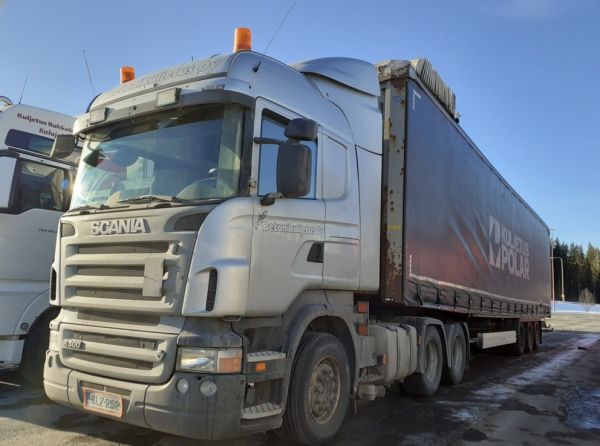 Oulun Betonikuljetuksen Scania R500
Oulun Betonikuljetus Oy:n Scania R500 puoliperävaunuyhdistelmä.

Avainsanat: Oulun-Betonikuljetus Scania R500 ABC Hirvaskangas