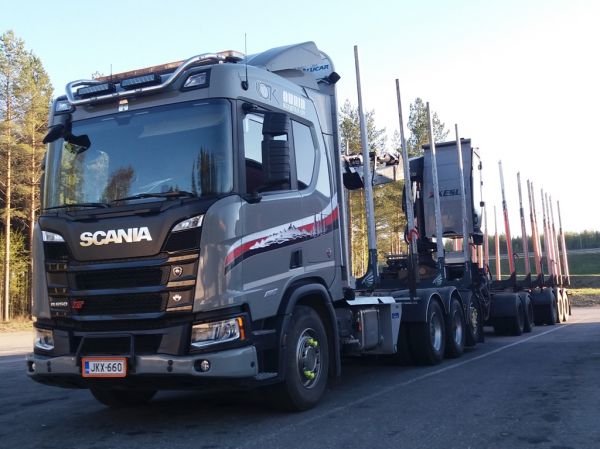 Ounin Kuljetuksen Scania R650 XT
Ounin Kuljetus Oy:n Scania R650 XT puutavarayhdistelmä.
Avainsanat: Ounin Kuljetus Scania R650XT Shell Hirvaskangas