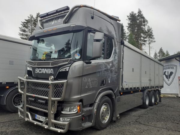 Oy Ajuriliike A Automiehen Scania R770
Oy Ajuriliike A Automiehen Scania R770 "Juice Leskinen" kuorma-auto.
Avainsanat: Automies Scania R770 Antti Automies Juice Leskinen Tahko25