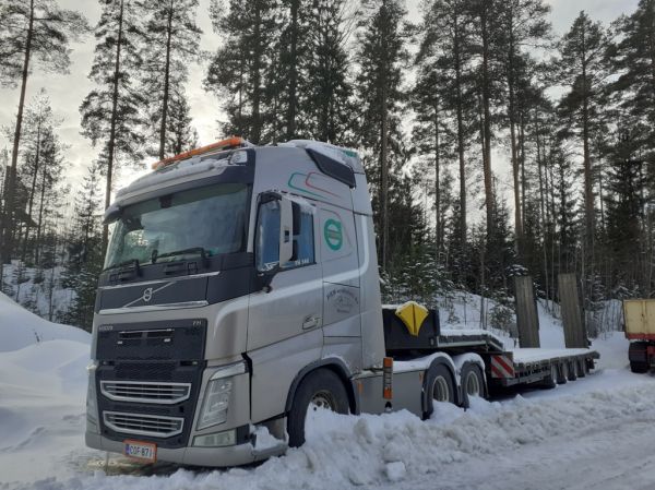 PHM-Urakoinnin Volvo FH540
PHM-Urakointi Ky:n Volvo FH540 lavettiyhdistelmä.
Avainsanat: PHM-Urakointi Volvo FH540