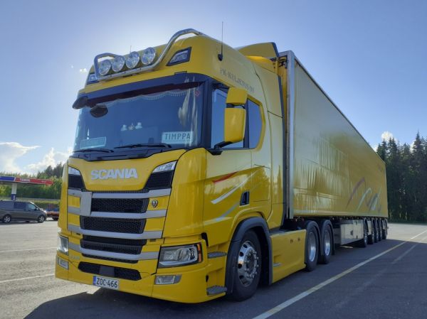 PK-Kuljetuksen Scania R450
PK-Kuljetus Oy:n Scania R540 puoliperävaunuyhdistelmä.
Avainsanat: PK-Kuljetus Scania R540 ABC Hirvaskangas Timppa