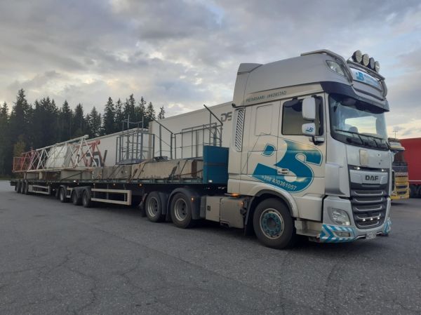 Klikkaa kuvaa nähdäksesi se täysikokoisena
==============
PS Nostopalvelun DAF XF
PS Nostopalvelun nosturilla varustettu DAF XF täysperävaunuyhdistelmä.
Avainsanat: PS-Nostopalvelu DAF XF ABC Hirvaskangas PS Nostopalvelun DAF XF
PS Nostopalvelun nosturilla varustettu DAF XF täysperävaunuyhdistelmä.
Avainsanat: PS-Nostopalvelu DAF XF ABC Hirvaskangas