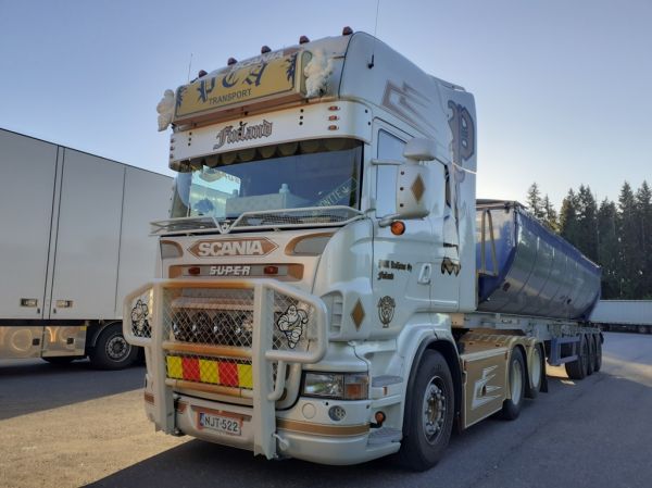 PTA-Kuljetuksen Scania
PTA-Kuljetus Oy:n Scania sorapuolikas.
Avainsanat: PTA-Kuljetus Scania ABC Hirvaskangas Jontte