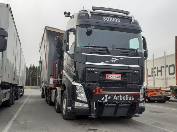 Kuljetus P Arbeliuksen Volvo FH540
Kuljetus P Arbelius Ay:n nosturilla varustettu Volvo FH540 täysperävaunuyhdistelmä.
Avainsanat: Salvos Arbelius Volvo FH540 ABC Hirvaskangas
