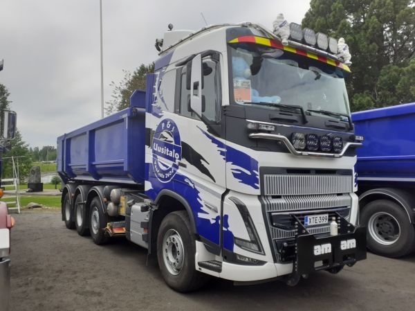 Klikkaa kuvaa nähdäksesi se täysikokoisena
==============
P&I Uusitalon Volvo FH16
P&I Uusitalo Oy:n Volvo FH16 sora-auto.
Avainsanat: Uusitalo Volvo FH16 Viitasaari26 P&I Uusitalon Volvo FH16
P&I Uusitalo Oy:n Volvo FH16 sora-auto.
Avainsanat: Uusitalo Volvo FH16 Viitasaari26