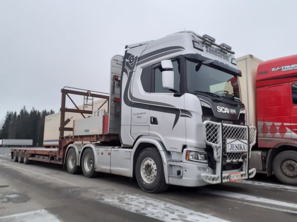 P&J Sandströmin Scania S650
P&J Sandströmin Scania S650 puoliperävaunuyhdistelmä.
Avainsanat: Sandström Scania S650 ABC Hirvaskangas