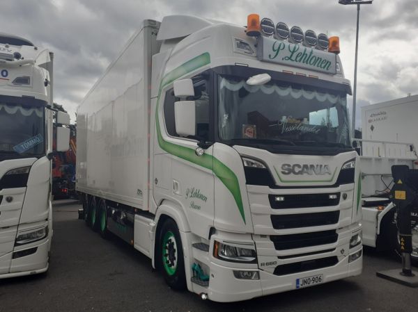 Klikkaa kuvaa nähdäksesi se täysikokoisena
==============
P Lehtosen Scania R660
P Lehtosen Scania R660 rahtiauto.
Avainsanat: Lehtonen Scania R660 Himos26 P Lehtosen Scania R660
P Lehtosen Scania R660 rahtiauto.
Avainsanat: Lehtonen Scania R660 Himos26