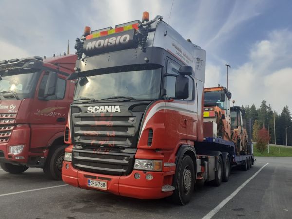 P Moision Scania
P Moisio Oy:n Scania lavettiyhdistelmä.
Avainsanat: Moisio Scania ABC Hirvaskangas