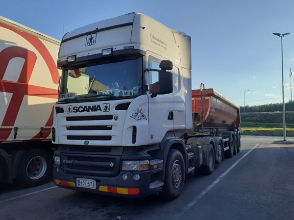 P Raatikaisen Scania R500
P Raatikainen Oy:n Scania R500 sorapuolikas.
Avainsanat: Raatikainen Scania R500 Shell Hirvaskangas Miia