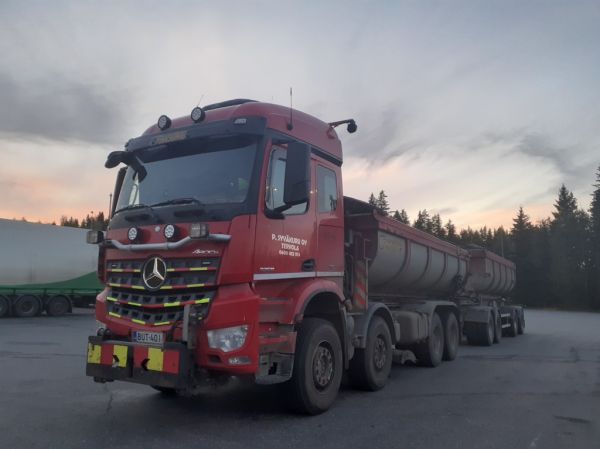 P Syväkurun MB 3258 Arocs
P Syväkuru Oy:n MB 3258 Arocs sorayhdistelmä.
Avainsanat: Syväkuru MB 3258 Arocs ABC Hirvaskangas Napapiirin Kuljetus