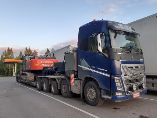 P ja S Lumiahon Volvo FH16
P ja S Lumiahon Volvo FH16 lavettiyhdistelmä.
Avainsanat: Lumiaho Volvo FH16 Shell Hirvaskangas