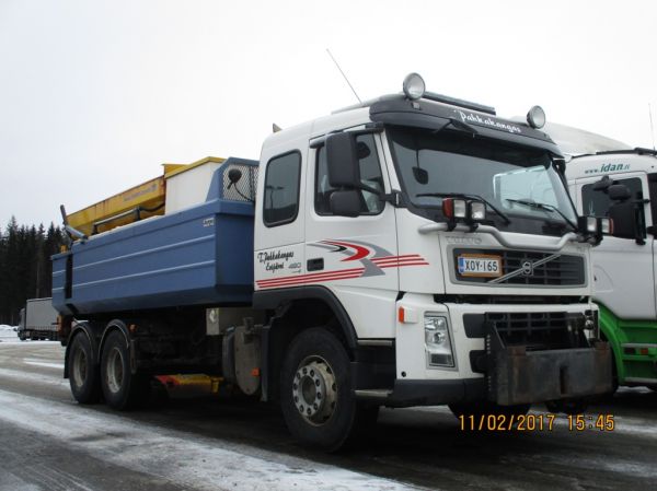 T Pahkakankaan Volvo FM480 
T Pahkakankaan Volvo FM480 sora-auto.
Avainsanat: Pahkakangas Volvo FM480 ABC Hirvaskangas