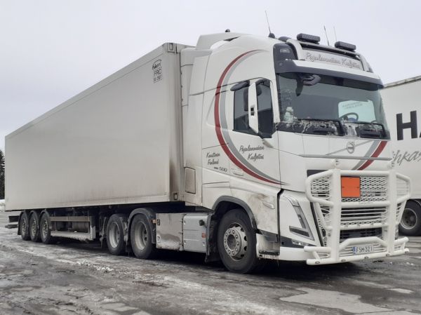 Pajalanmäen Kuljetuksen Volvo FH500
Pajalanmäen Kuljetus Oy:n Volvo FH500 puoliperävaunuyhdistelmä.
Avainsanat: Pajalanmäki Volvo FH500 ABC Hirvaskangas