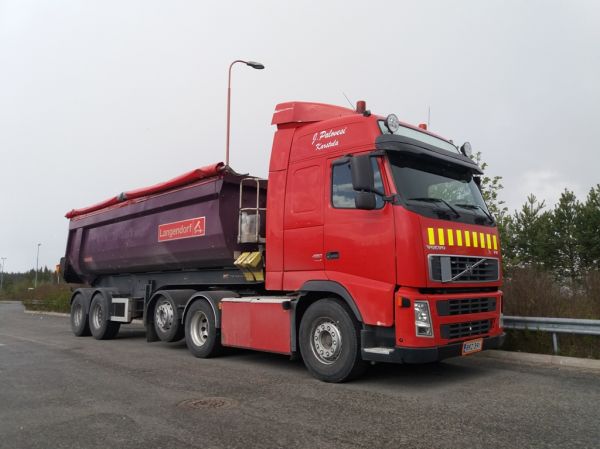 J Paloveden Volvo FH480
J Paloveden Volvo FH480 sorapuolikas.
Avainsanat: Palovesi Volvo FH480 ABC Hirvaskangas