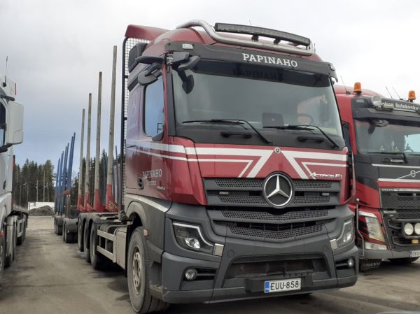 Papinahon MB 3553 Actros
Papinaho Oy:n MB 3553 Actros puutavarayhdistelmä.
Avainsanat: Papinaho MB 3553 Actros ABC Hirvaskangas