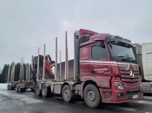 Klikkaa kuvaa nähdäksesi se täysikokoisena
==============
Papinahon MB 3663 Arocs
Papinaho Oy:n MB 3663 Arocs puutavarayhdistelmä.
Avainsanat: Papinaho MB 3663 Arocs ABC Hirvaskangas Papinahon MB 3663 Arocs
Papinaho Oy:n MB 3663 Arocs puutavarayhdistelmä.
Avainsanat: Papinaho MB 3663 Arocs ABC Hirvaskangas