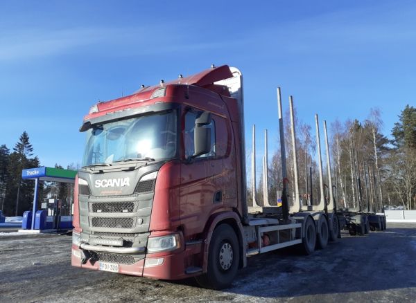 Papinahon Scania R540
Papinaho Oy:n Scania R540 puutavarayhdistelmä.
Keywords: Papinaho Scania R540