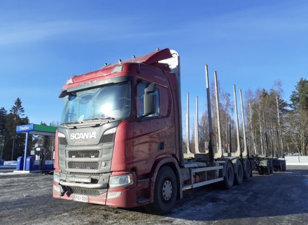 Papinahon Scania R540
Papinaho Oy:n Scania R540 puutavarayhdistelmä.
Avainsanat: Papinaho Scania R540