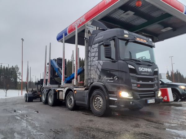 Papinahon Scania R660XT
Papinaho Oy:n Scania R660XT puutavarayhdistelmä.
Avainsanat: Papinaho Scania R660XT ABC Hirvaskangas