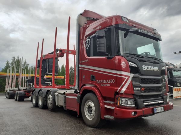 Papinahon Scania R660XT
Papinaho Oy:n Scania R660XT puutavarayhdistelmä.
Avainsanat: Papinaho Scania R660XT Shell Hirvaskangas