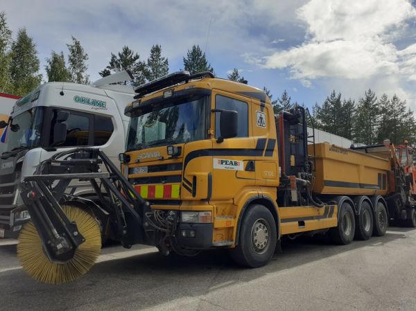 Peab Asfaltin Scania
Peab Asfaltin Scania täysperävaunuyhdistelmä.
Avainsanat: Peab Scania 17106 Shell Hirvaskangas