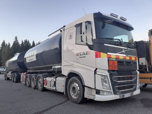 Peab Asfaltin Volvo FH
Peab Asfaltin Volvo FH säiliöyhdistelmä.
Avainsanat: Peab Volvo FH 17236 ABC Hirvaskangas