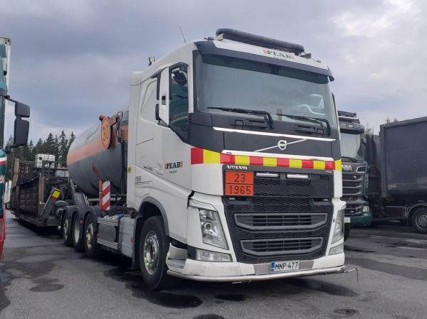 Peab Asfaltin Volvo FH540
Peab Asfaltin Volvo FH540 nestekaasun kuljetusauto ja asfaltinkuumennin.
Avainsanat: Peab Volvo FH540 17669 ABC Hirvaskangas