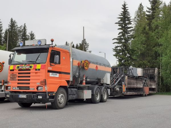 Peab Asfaltin Scania 143H
Peab Asfaltin Scania 143H nestekaasun kuljetusauto ja asfaltinkuumennin.
Avainsanat: Peab Scania 143H 3702 ABC Hirvaskangas