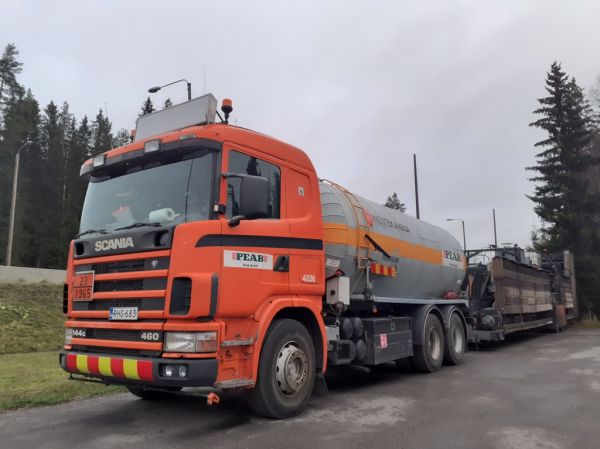 Peab Asfaltin Scania 144
Peab Asfaltin Scania 144 nestekaasun kuljetusauto ja asfaltinkuumennin.
Avainsanat: Peab Scania 144 4836 ABC Hirvaskangas