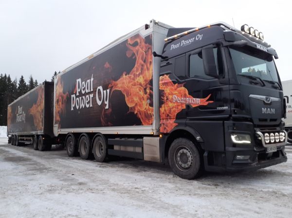 Peat Powerin MAN TGX 580
Peat Power Oy:n MAN TGX 580 turveyhdistelmä.
Avainsanat: Peat Power MAN TGX 580 ABC Hirvaskangas