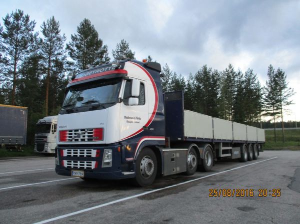 Pehkonen ja Poika Oy:n Volvo FH480
Pehkonen ja Poika Oy:n Volvo FH480 puoliperävaunuyhdistelmä.
Avainsanat: Pehkonen&Poika Volvo FH480 Shell Hirvaskangas