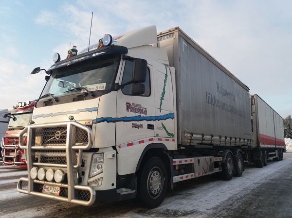 Kuljetus Perkolan Volvo FH420
Kuljetus Perkolan Volvo FH420 täysperävaunuyhdistelmä.
Avainsanat: Perkola Volvo FH420 ABC Hirvaskangas