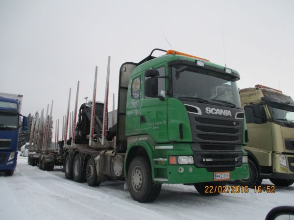 Perttulan Kuljetuksen Scania R620
Perttulan Kuljetus Oy:n Scania R620 puutavarayhdistelmä.
Avainsanat: Perttula Scania R620 ABC Hirvaskangas