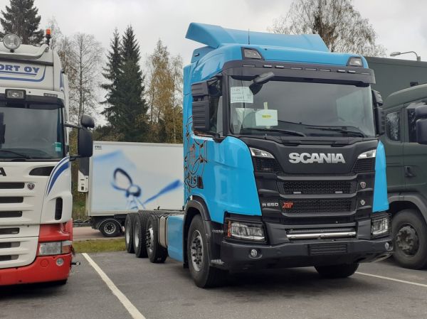 Perttulan Kuljetuksen Scania R650 XT
Perttulan Kuljetus Oy:n tuleva Scania R650 XT puutavara-auto.
Avainsanat: Perttulan-Kuljetus Scania R650XT