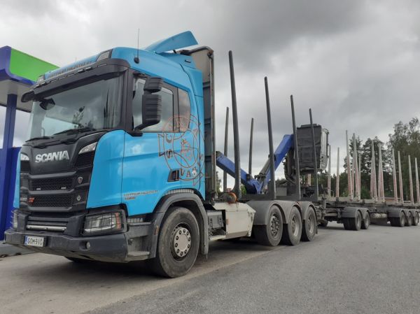 Perttulan Kuljetuksen Scania R650 XT
Perttulan Kuljetus Oy:n Scania R650 XT puutavarayhdistelmä.
Avainsanat: Perttulan-Kuljetus Scania R650XT