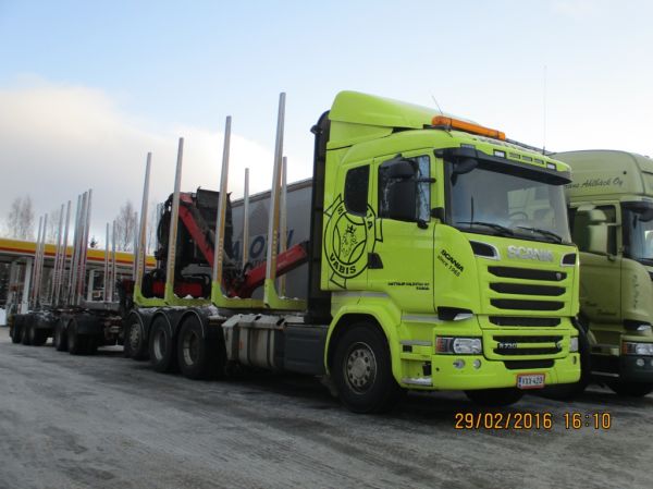 Perttulan Kuljetuksen Scania R730
Perttulan Kuljetus Oy:n Scania R730 puutavarayhdistelmä.
Avainsanat: Perttula Scania R730 Shell Hirvaskangas